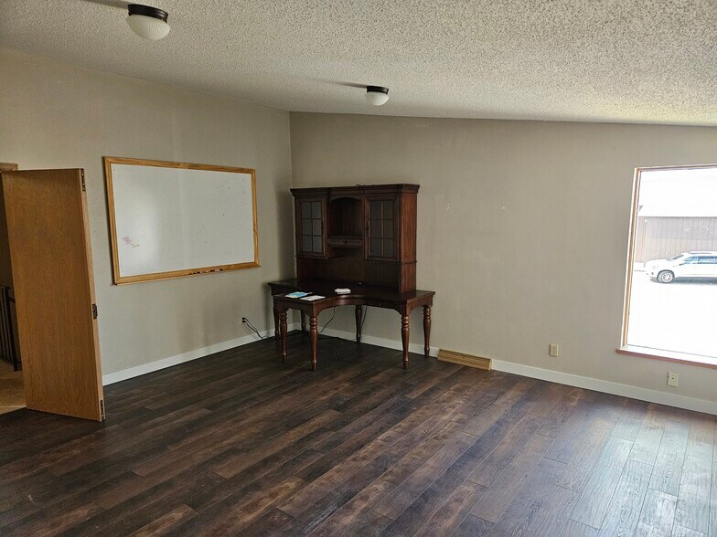 More Photos Of 30 8th St N, Cloquet Office For Sale