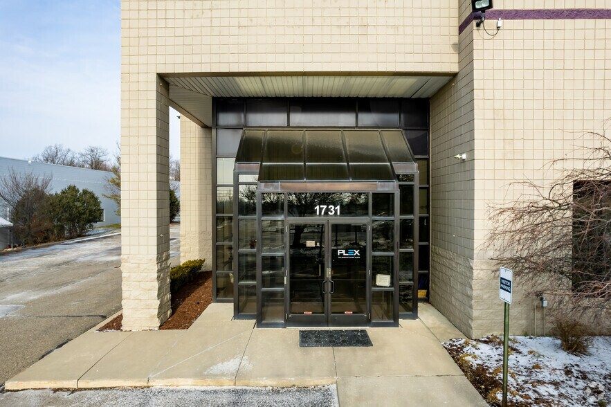 More Photos Of 1731 Harmon Rd, Auburn Hills Warehouse For Lease