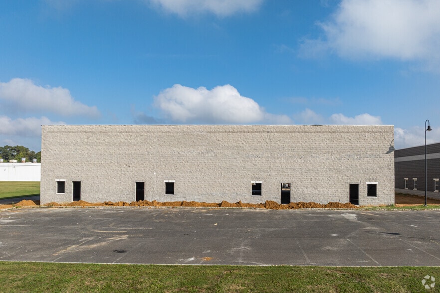 More Photos Of 100 Business Park Dr, Freehold Warehouse For Lease