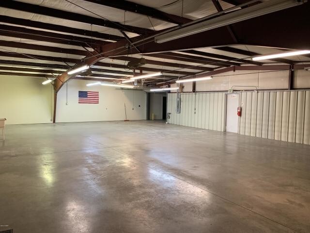 More Photos Of 600 Broadway St, Joplin Warehouse For Sale