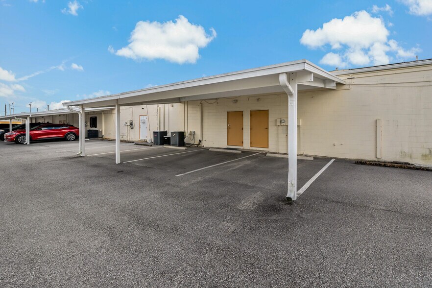 More Photos Of 567 Avenue K SE, Winter Haven Office For Sale