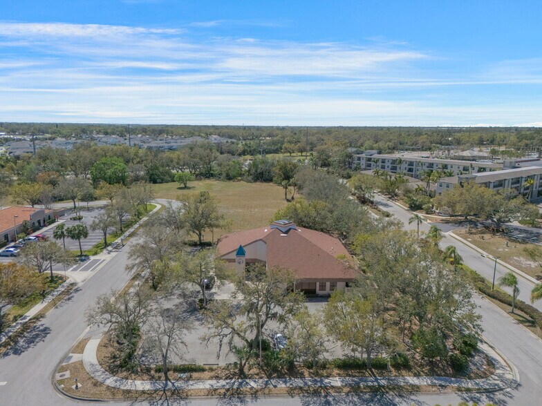 More Photos Of 3910 Golf Park Loop, Bradenton Office For Sale