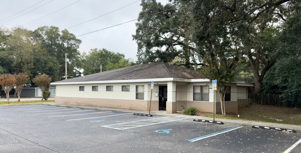 More Photos Of 511 Phyllis St, Pensacola Medical For Lease
