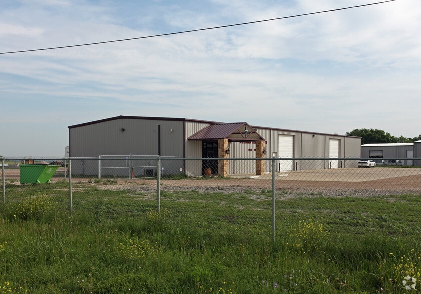 Primary Photo Of 1814 Fm-66, Waxahachie Warehouse For Lease
