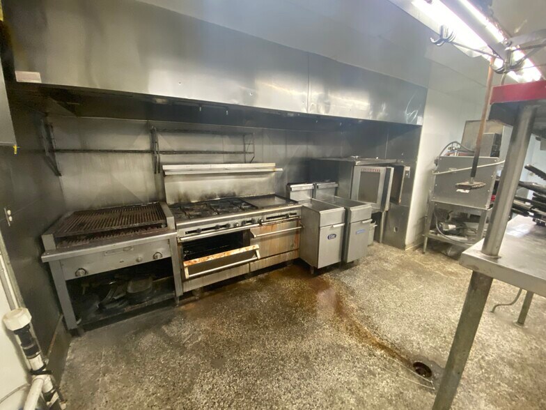 More Photos Of 532 Grand Ave, Little Chute Restaurant For Lease