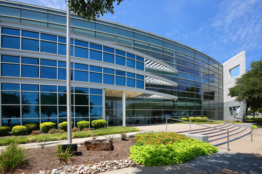 More Photos Of 5000 Headquarters Dr, Plano Office For Lease