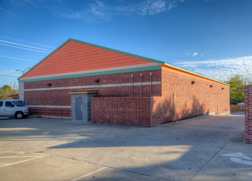 More Photos Of 909 S Tyler St, Dallas Medical For Sale