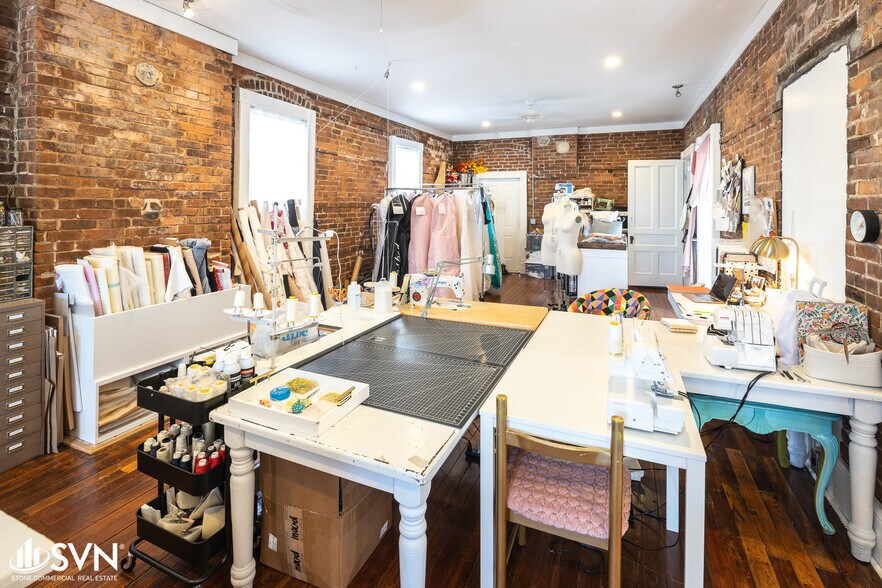 More Photos Of 726 N Limestone, Lexington General Retail For Sale