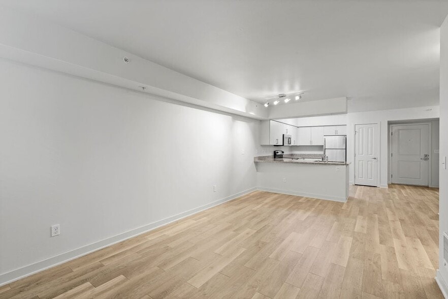 More Photos Of 11101 NE 12th St, Bellevue Apartments For Lease