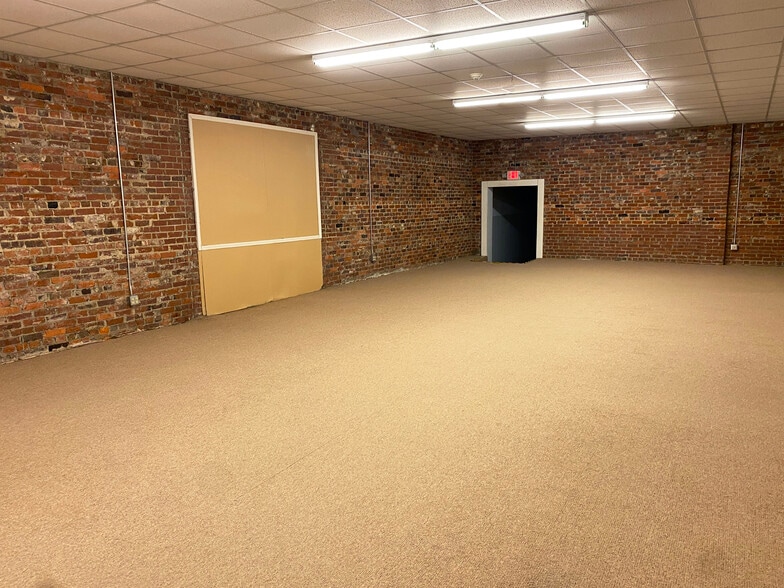 More Photos Of 117 W Vance St, Zebulon General Retail For Sale