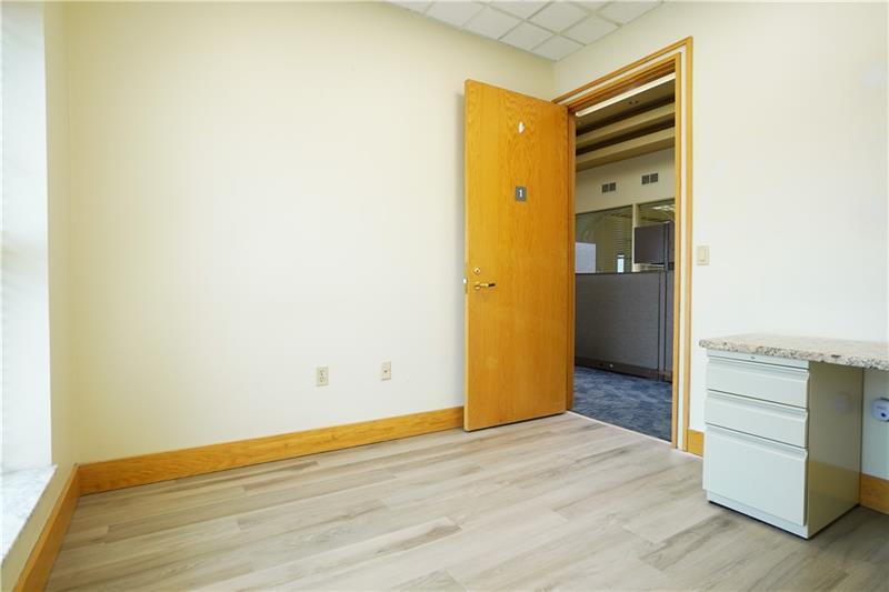 More Photos Of 10431 Perry Hwy, Wexford Office For Sale