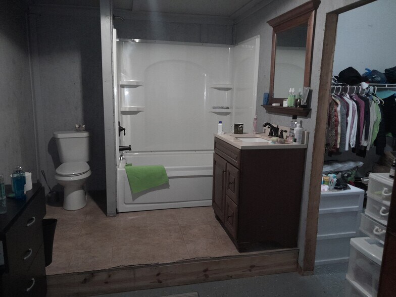 More Photos Of 9135 S Main St, Jonesboro Light Manufacturing For Sale