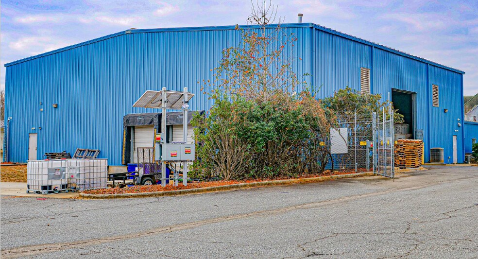 More Photos Of 3421 Axar Rd, Charlotte Warehouse For Sale