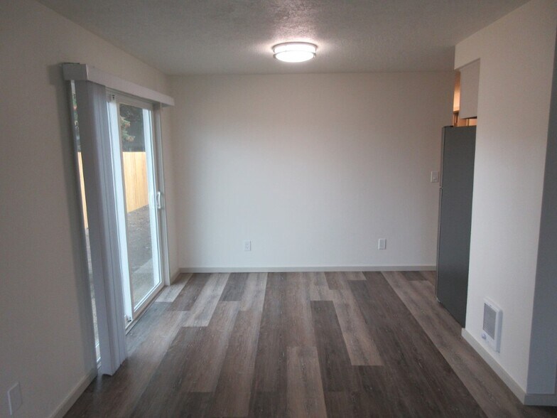 More Photos Of 4551 Chippewa Ct SE, Salem Multifamily For Sale