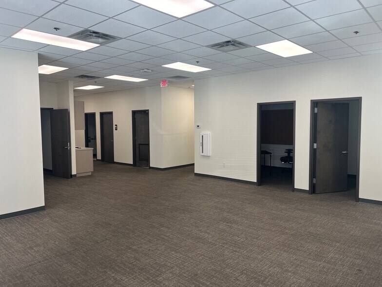 More Photos Of 6525 Mall Blvd, Union City Warehouse For Lease