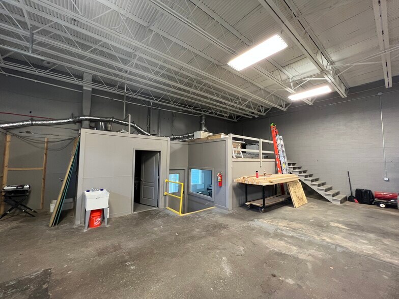 More Photos Of 2811 E 49th St, Chattanooga Showroom For Lease