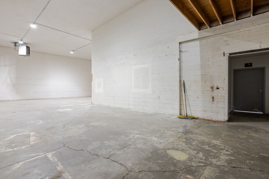 More Photos Of 999 NE 2nd St, Bend Freestanding For Lease