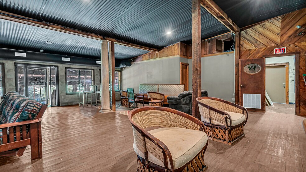 More Photos Of 4565 US-77 Hwy, Davis Specialty For Sale