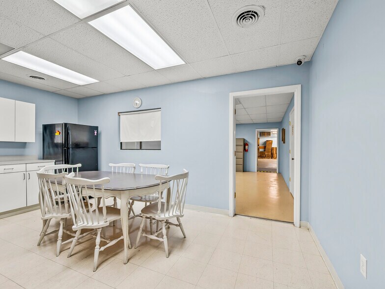 More Photos Of 2491 Armstrong Dr, Winston-Salem Warehouse For Sale