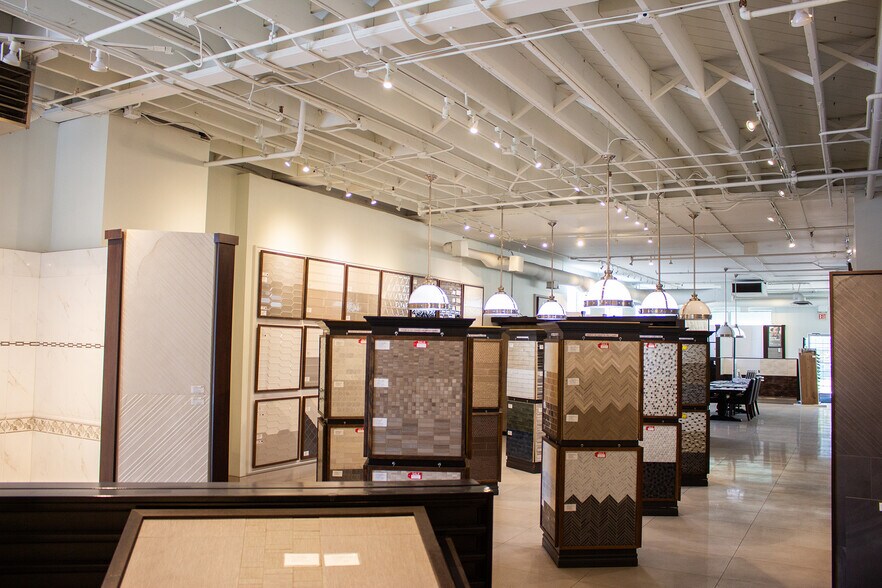 More Photos Of 936 42nd Ave SE, Calgary Warehouse For Sale