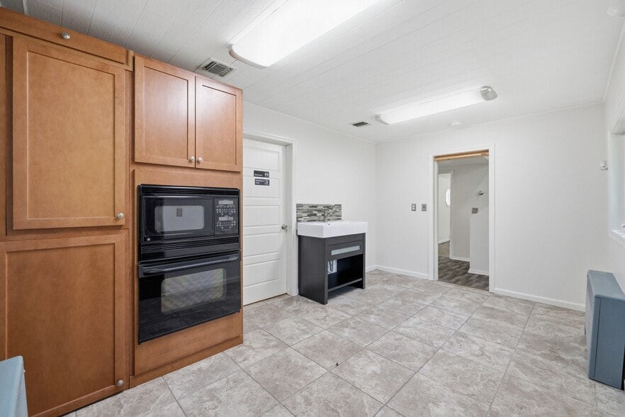 More Photos Of 75 Route 23, Franklin Office Residential For Lease