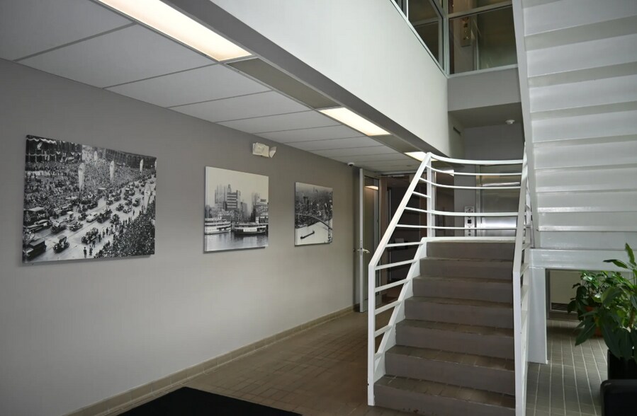 More Photos Of 1133 E Maple Rd, Troy Office For Sale