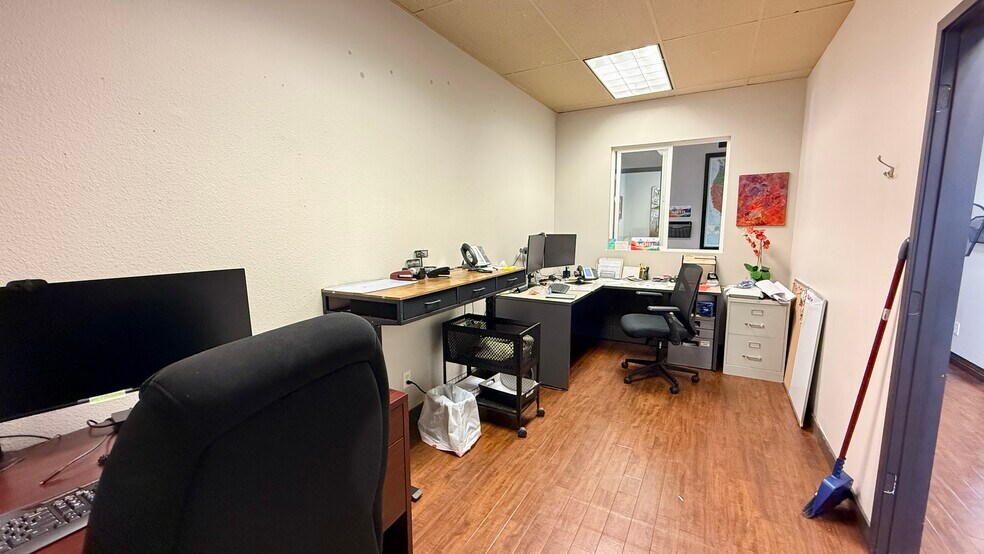 More Photos Of 4481 N Dresden Pl, Garden City Office For Sale