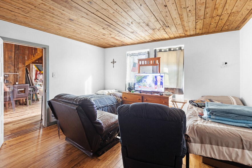 More Photos Of 304 W Wheat St, Woodville Specialty For Sale