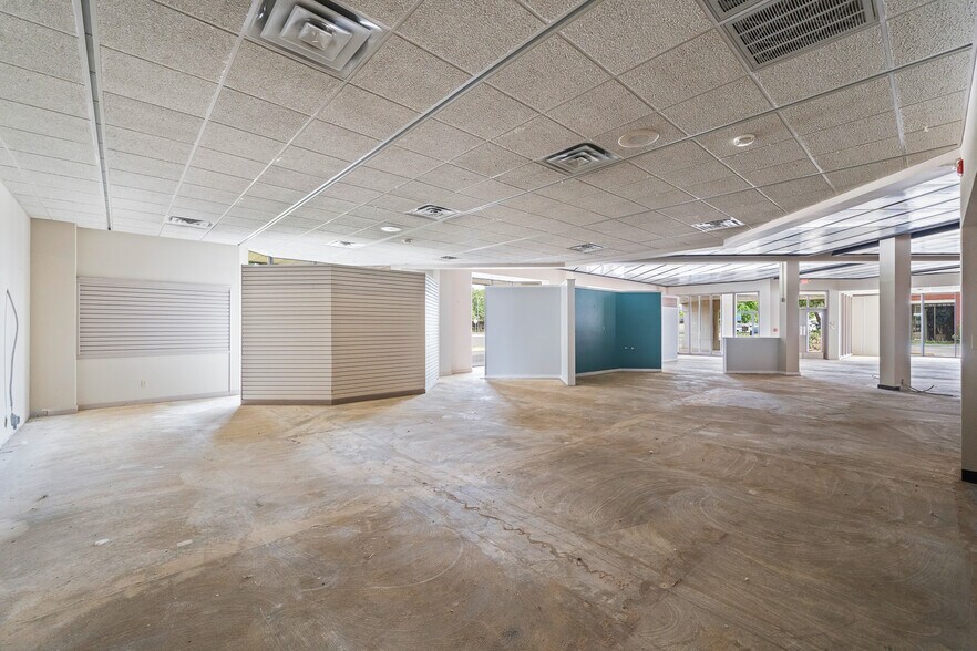 More Photos Of 7705 Quaker Ave, Lubbock Freestanding For Lease