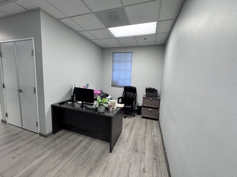 More Photos Of 3223 E Warm Springs Rd, Las Vegas Office For Lease