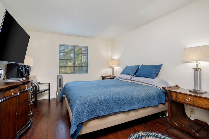 More Photos Of 6924 Woodman Ave, Van Nuys Apartments For Sale
