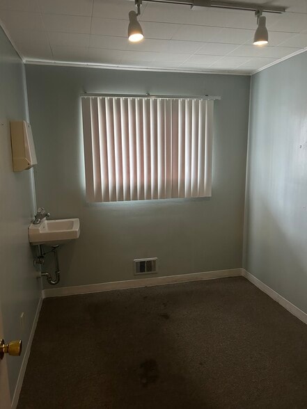 More Photos Of 2305 N Wood Ave, Roselle Medical For Sale