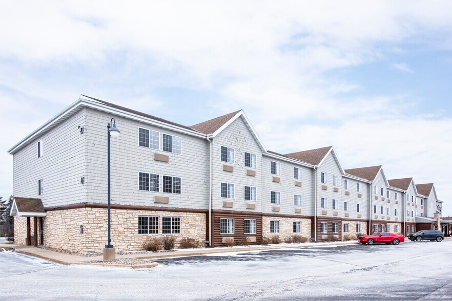 More Photos Of 1100 Imperial Ave, Rothschild Hotel For Sale