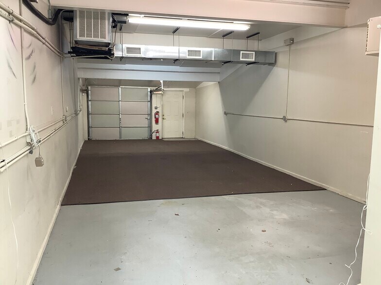 More Photos Of 585 N County Line Rd, Jackson Light Distribution For Lease