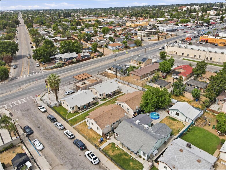 More Photos Of 2208 Lake St, Bakersfield Apartments For Sale
