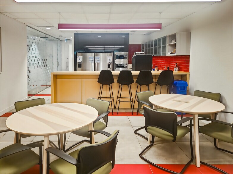 More Photos Of 1045 Howe St, Vancouver Coworking Space