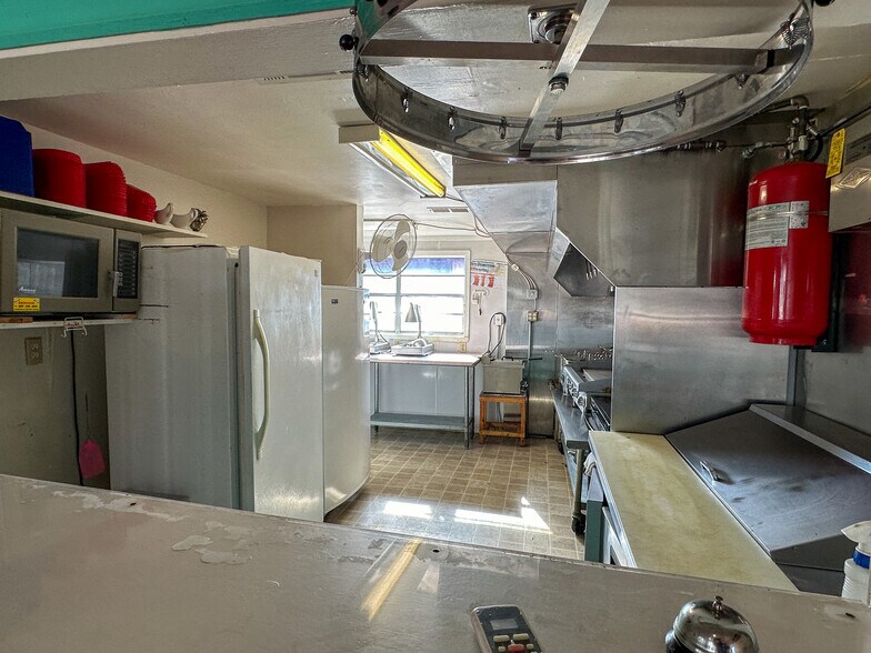 More Photos Of 107 E Main St, Hardy Restaurant For Sale