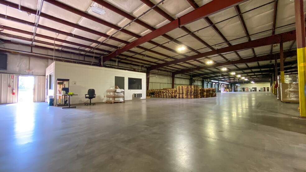 More Photos Of 546 Harvey Faulk Rd, Sanford Warehouse For Lease