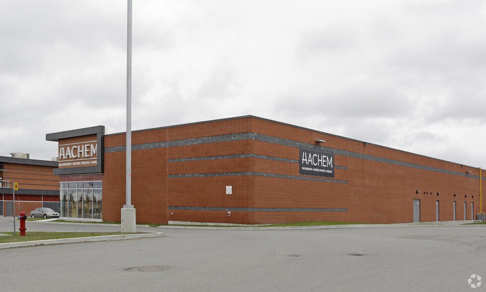 More Photos Of 369-375 St Lamontagne, St-Jérôme Freestanding For Lease