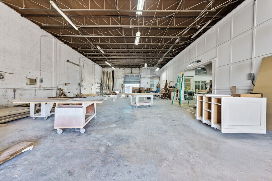 More Photos Of 1051 E 24th St, Hialeah Warehouse For Sale