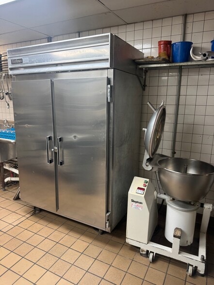 More Photos Of 50285 Mound Rd, Shelby Township Specialty For Sale