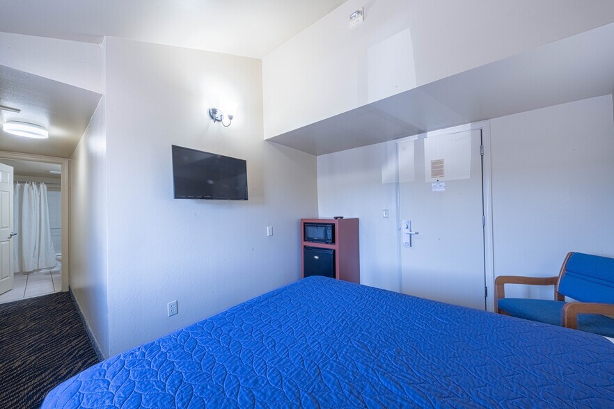 More Photos Of 6 S Wood St, Salinas Hotel For Sale