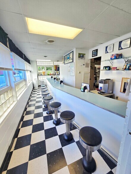 More Photos Of 301 Main St, Fairfax Fast Food For Sale