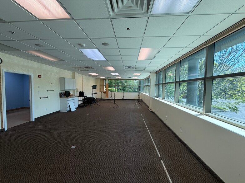 More Photos Of 31 Main Rd, Riverhead Medical For Sale