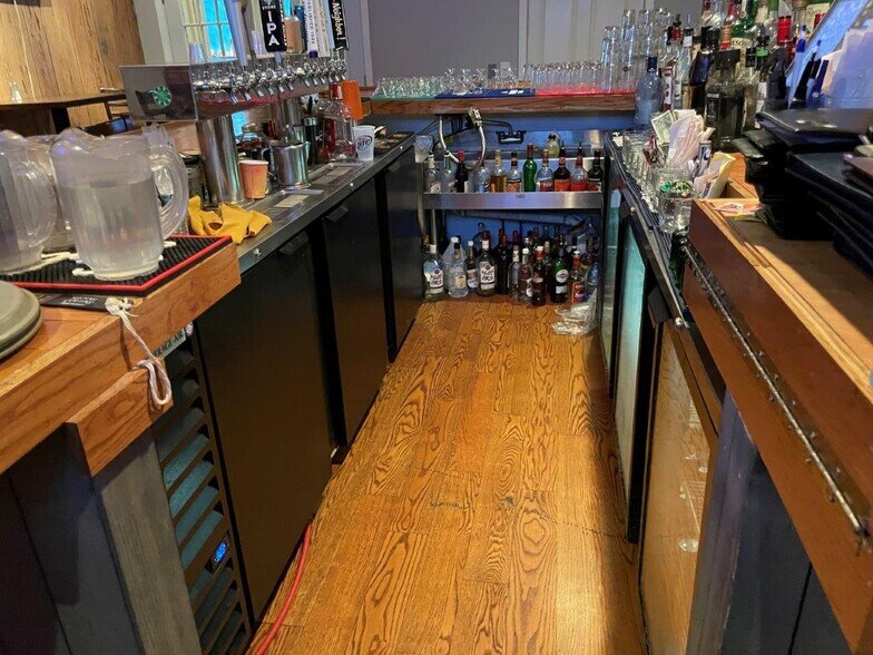 More Photos Of 834 Federal Rd, Brookfield General Retail For Lease