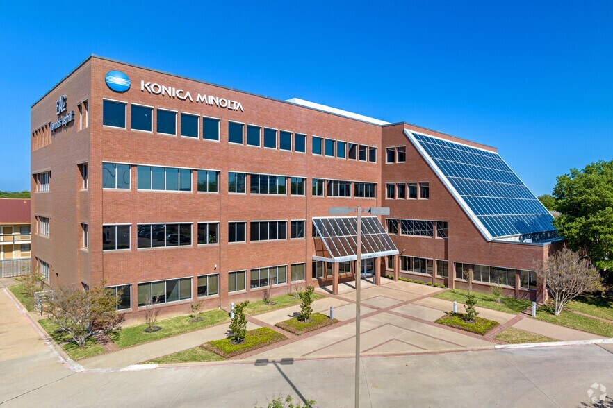 More Photos Of 8713 Airport Fwy, North Richland Hills Office For Lease