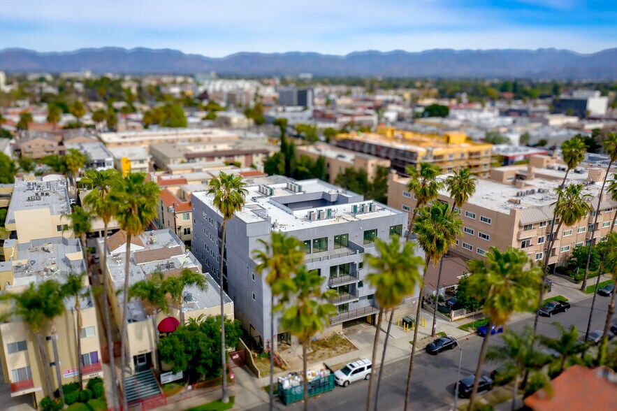 More Photos Of 14629 W Erwin St, Van Nuys Apartments For Sale