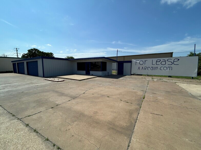 More Photos Of 6200 E Rosedale St, Fort Worth Warehouse For Lease