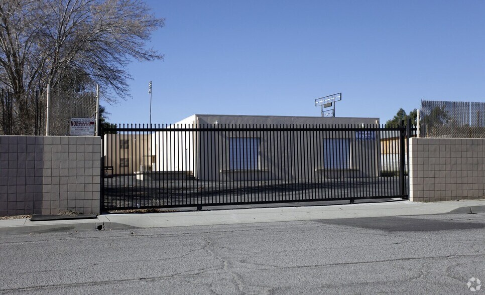 More Photos Of 181 S E St, San Bernardino Showroom For Sale