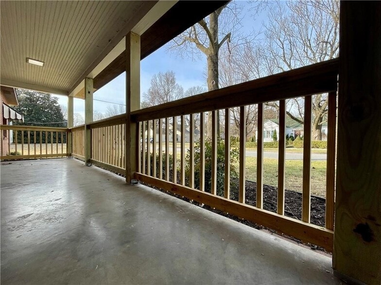 More Photos Of 311 S Main St, Springdale Office For Sale